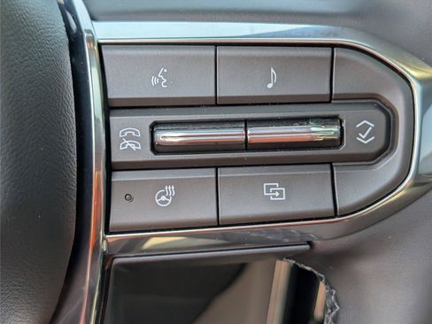 Used 2026 GMC Acadia Elevation w/ Elevation Premium Package FWD image 21