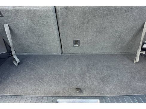 Used 2022 Toyota Highlander XLE FWD image 18