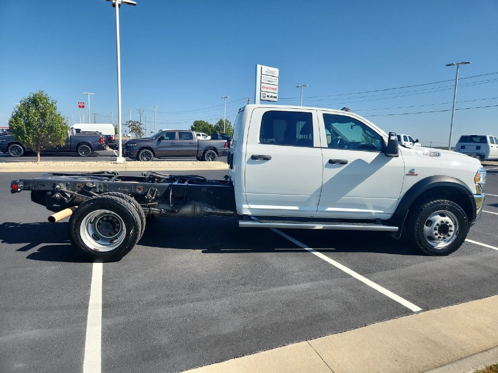 Used 2024 RAM 5500 Tradesman w/ Chrome Appearance Group AWD/4WD image 9