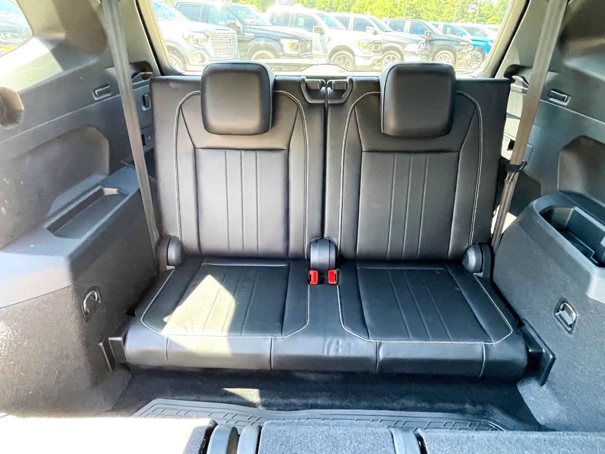 Used 2024 Volkswagen Tiguan SE R-Line FWD image 14