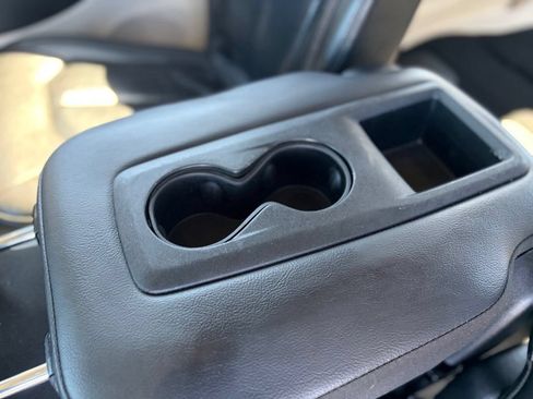 Used 2018 Chrysler Pacifica Touring-L Plus FWD image 16