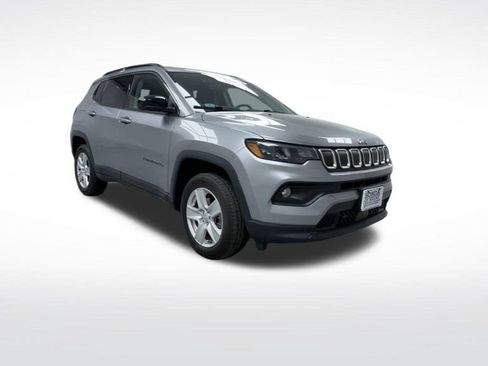 Used 2022 Jeep Compass Latitude w/ Convenience Group AWD/4WD image 2
