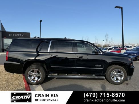 Used 2019 Chevrolet Suburban LT w/ LT Signature Package image 9