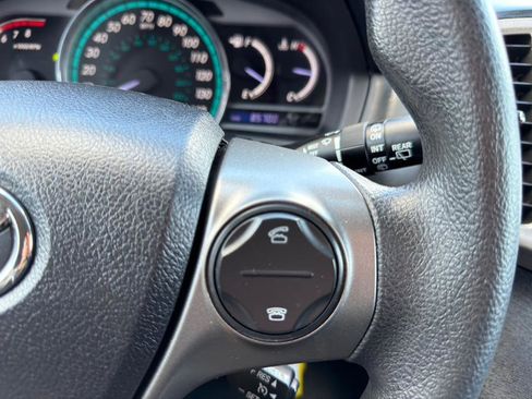 Used 2014 Toyota Venza LE image 16