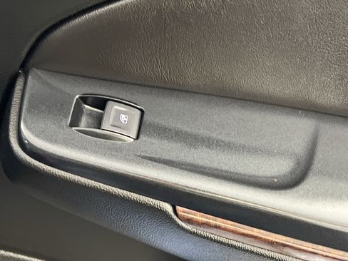 Used 2019 GMC Yukon XL SLE w/ SLE Value Package image 31