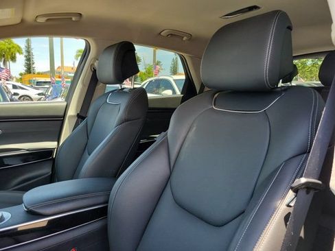 Certified 2024 Genesis GV70 2.5T AWD/4WD image 13