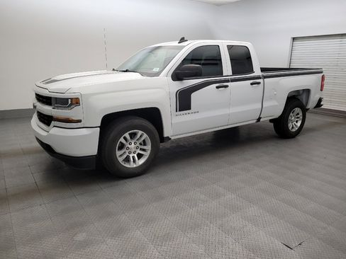 Used 2018 Chevrolet Silverado 1500 Custom w/ Custom Value Package RWD image 2