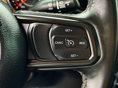 Used 2022 Jeep Gladiator Willys image 16