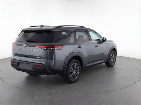 Used 2024 Nissan Pathfinder SV image 9