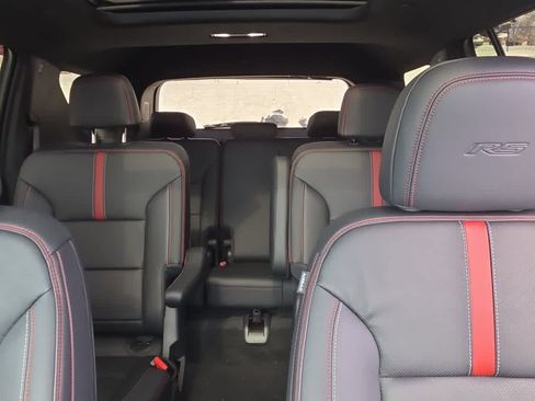 Used 2024 Chevrolet Traverse RS image 8