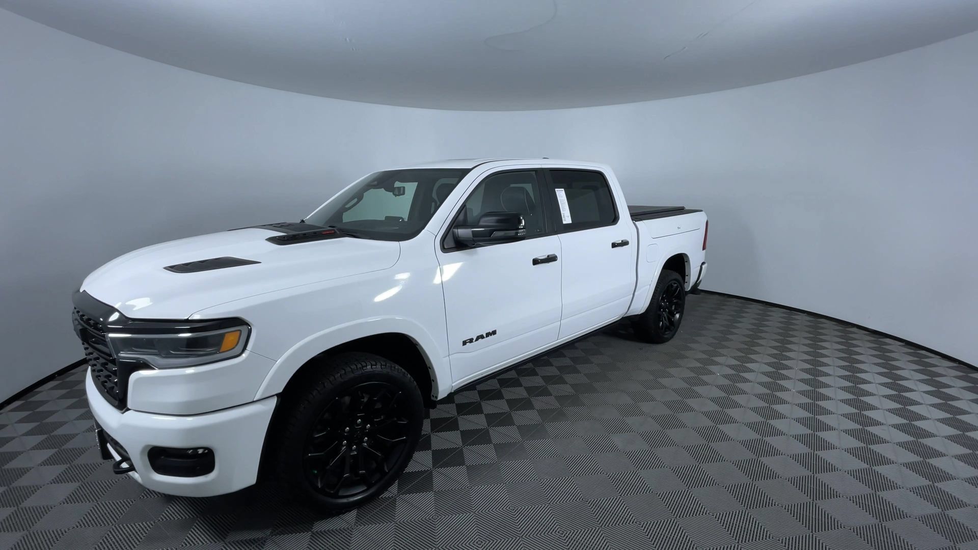Used 2025 RAM 1500 Limited AWD/4WD image 4