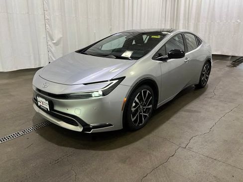 Used 2023 Toyota Prius Prime Premium FWD image 7