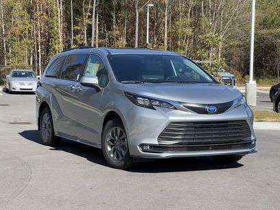 New 2025 Toyota Sienna XLE