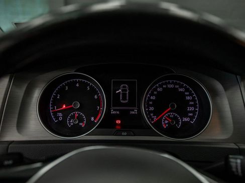 Used 2016 Volkswagen Golf S image 17