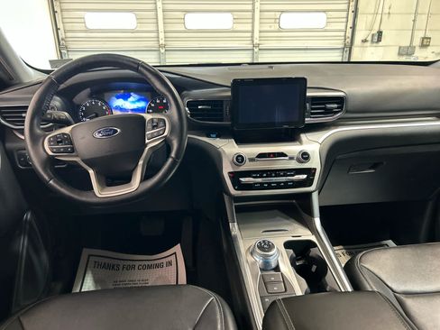 Used 2020 Ford Explorer XLT w/ Equipment Group 202A AWD/4WD image 4