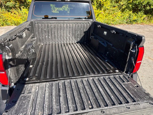 Used 2025 Toyota Tacoma SR5 AWD/4WD image 28