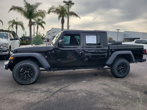 Used 2023 Jeep Gladiator Sport AWD/4WD image 8