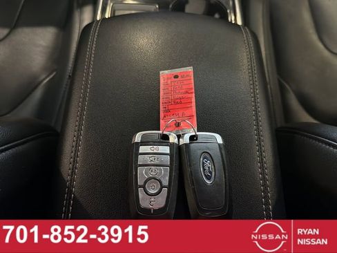 Used 2019 Ford Edge Titanium w/ Equipment Group 301A AWD/4WD image 25