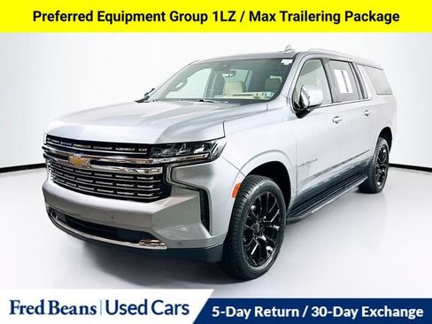 Used 2023 Chevrolet Suburban Premier w/ Premium Package AWD/4WD image 4