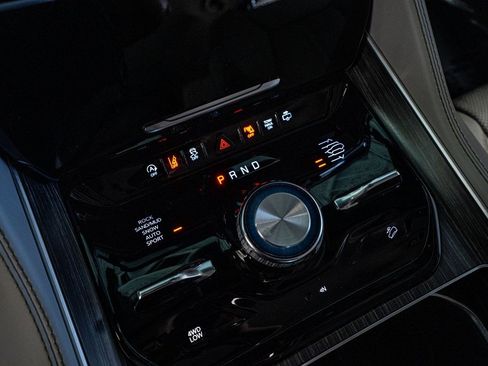 Used 2023 Jeep Wagoneer Series III w/ Preferred Equipment Group image 50