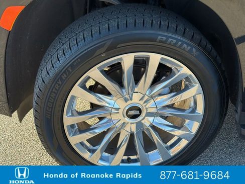 Used 2024 Cadillac Escalade Premium Luxury image 23