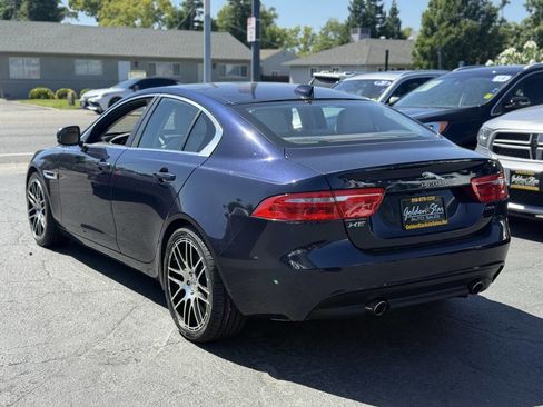 Used 2017 Jaguar XE Prestige RWD image 4