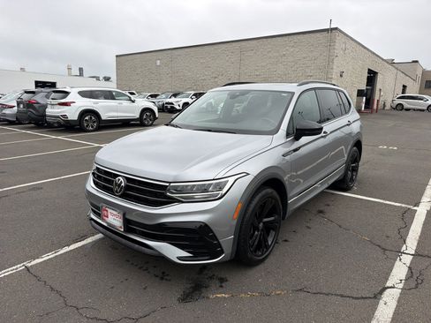 Used 2023 Volkswagen Tiguan SE R-Line AWD/4WD image 2