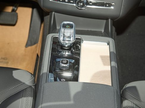 New 2025 Volvo XC90 B6 Plus w/ Protection Package image 28