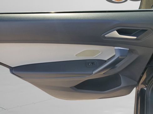 Used 2021 Volkswagen Tiguan SE image 27