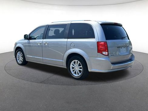Used 2018 Dodge Grand Caravan SXT FWD image 3