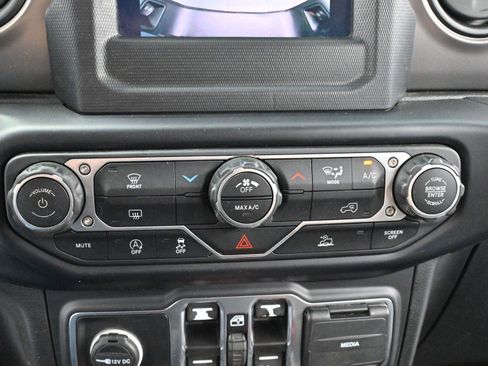 Used 2023 Jeep Gladiator Sport image 21