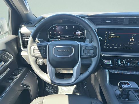 Used 2025 GMC Sierra 1500 Denali w/ Denali Reserve Package AWD/4WD image 19