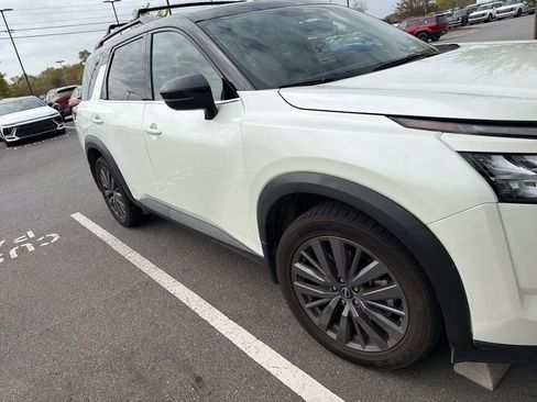 Used 2022 Nissan Pathfinder SL w/ SL Premium Package image 8