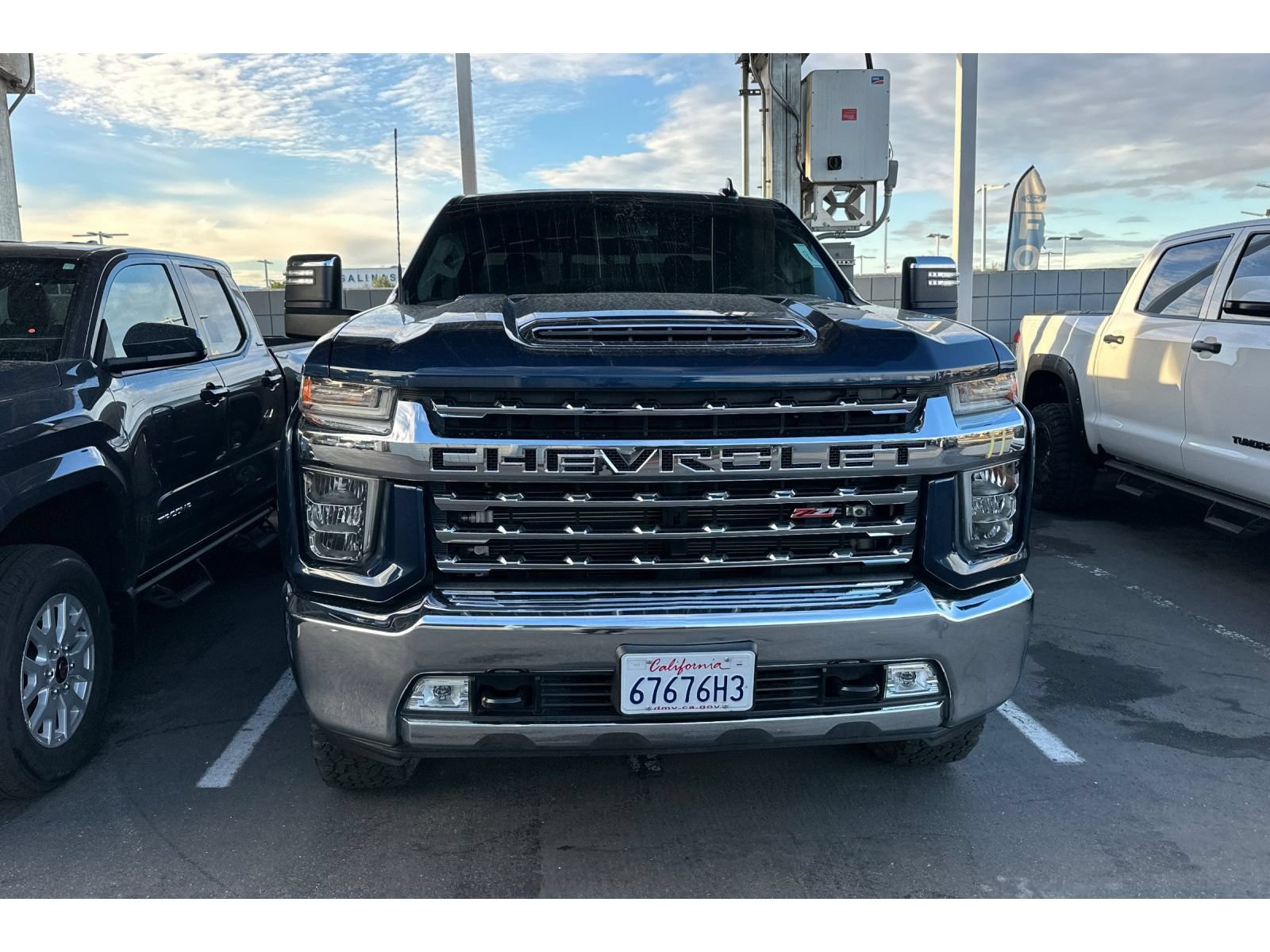 Used 2022 Chevrolet Silverado 2500 LTZ AWD/4WD image 3