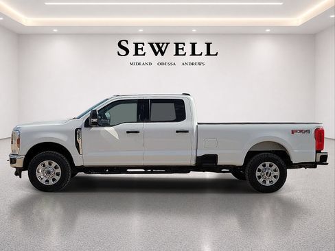 Used 2024 Ford F250 XLT w/ FX4 Off-Road Package AWD/4WD image 3