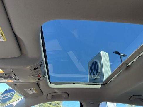 Used 2019 Volkswagen Jetta SEL Premium image 18