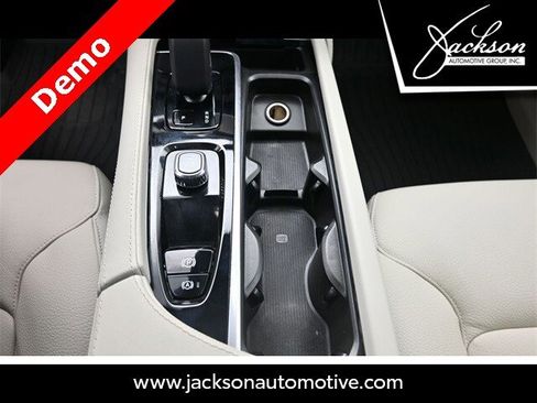 Certified 2024 Volvo XC90 T8 Plus w/ Protection Package Premier image 13