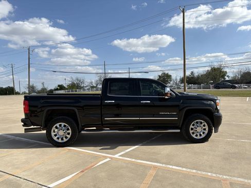 Used 2019 GMC Sierra 2500 Denali w/ Duramax Plus Package AWD/4WD image 6