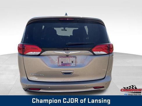 Used 2018 Chrysler Pacifica LX FWD image 7