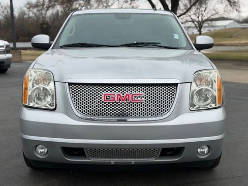 Used 2014 GMC Yukon XL Denali image 2