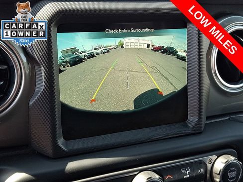 Used 2022 Jeep Wrangler Unlimited Sahara w/ Cold Weather Group AWD/4WD image 18