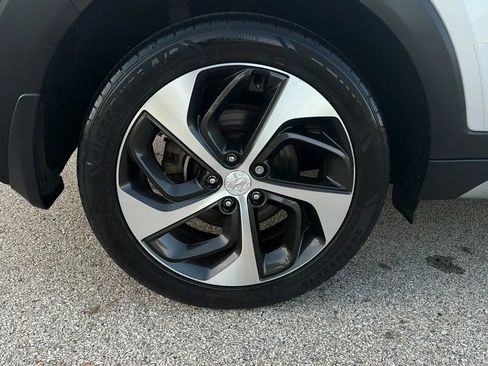 Used 2017 Hyundai Tucson Sport FWD image 11
