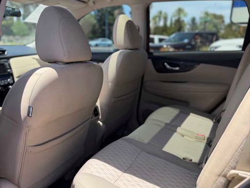 Used 2018 Nissan Rogue SV w/ Sun & Sound Touring Package FWD image 16