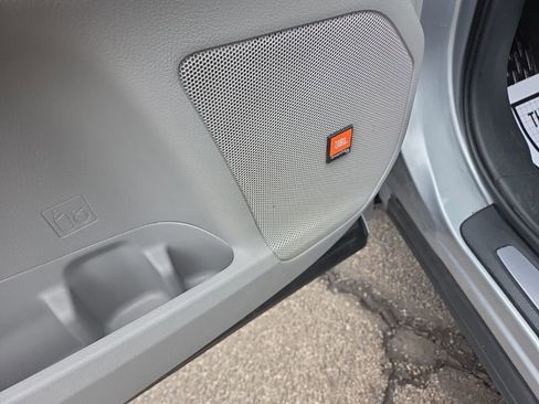 Used 2016 Toyota Highlander Limited image 14