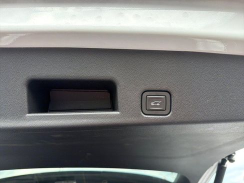 Used 2026 GMC Acadia Elevation w/ Elevation Premium Package FWD image 19