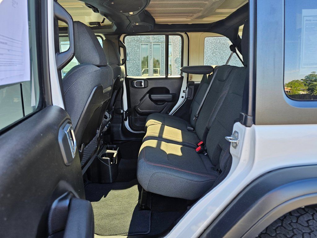Used 2025 Jeep Wrangler Unlimited Rubicon AWD/4WD image 16