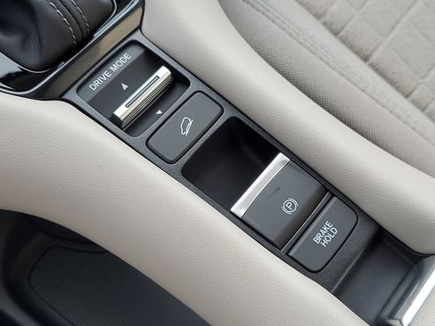 New 2026 Honda HR-V LX image 22