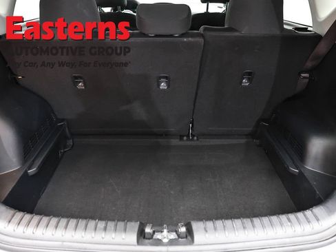 Used 2025 Kia Soul LX w/ LX Technology Package FWD image 9