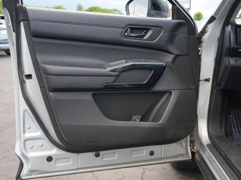 Used 2024 Nissan Pathfinder S AWD/4WD image 14