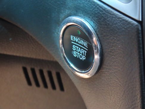 Used 2017 Ford Edge SE FWD image 29